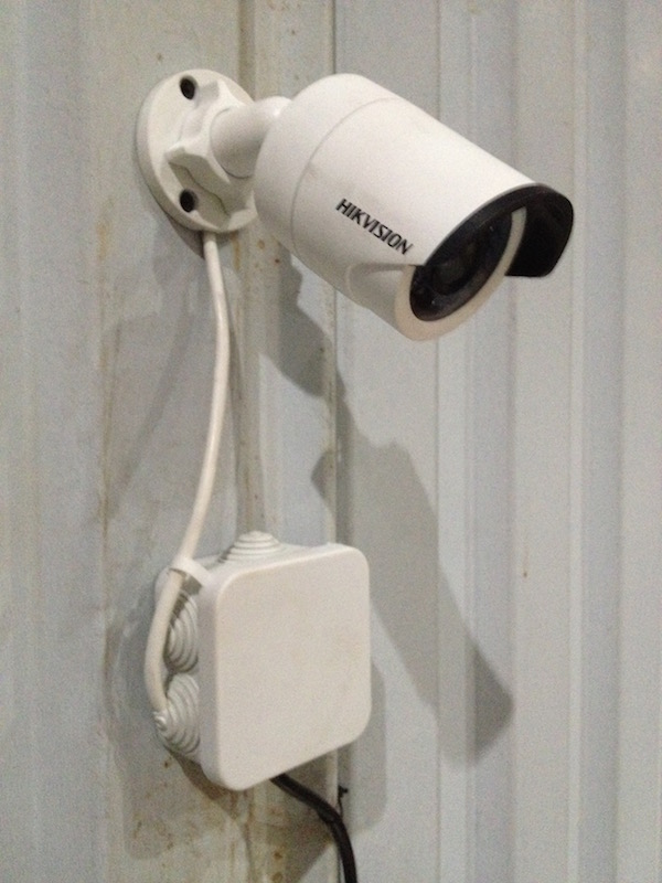 IP-камера видеонаблюдения Hikvision DS-2CD2032I с высокой детализацией, хорошей ИК-подсветкой, в погодозащищенном исполнении